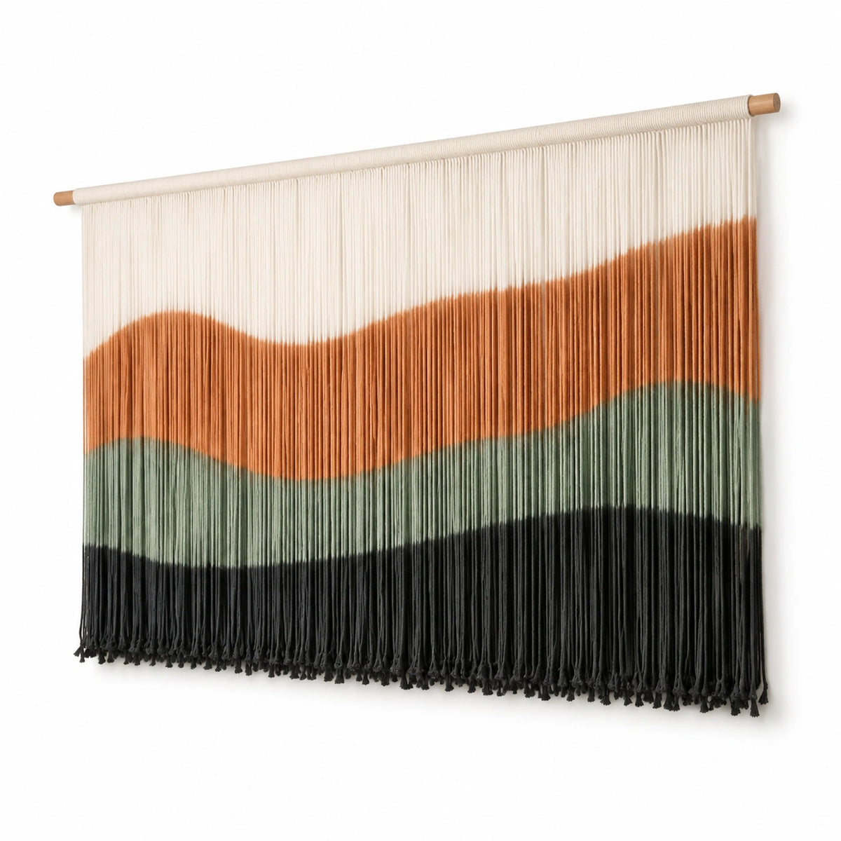 Wandteppich 100 cm x 100 cm aus Textilgarn in Creme Terrakotta Grün Schwarz mit Holzstab